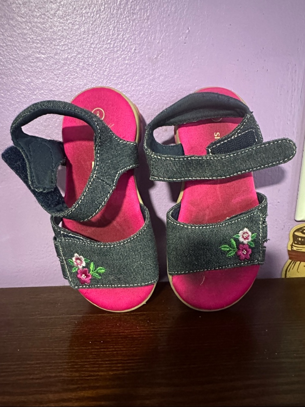 smartfit Girls' Pink & Black Floral Denim Strap Sandals